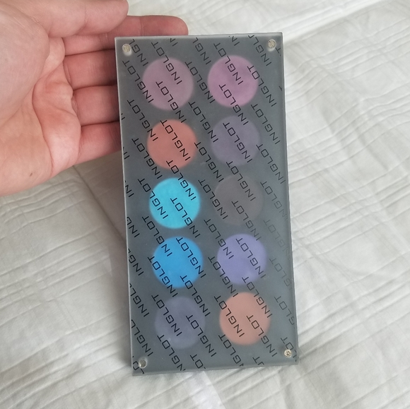 Inglot Pigmented 10 Eyeshadow Palette - Picture 3 of 4